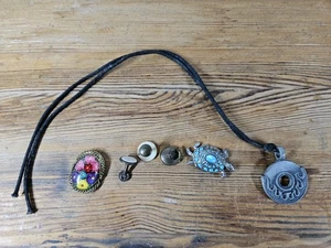 VINTAGE JEWELRY LOT – ENAMEL ? FLORAL BROOCH, TURTLE PENDANT, TOGGLE CLASP - Picture 1 of 21