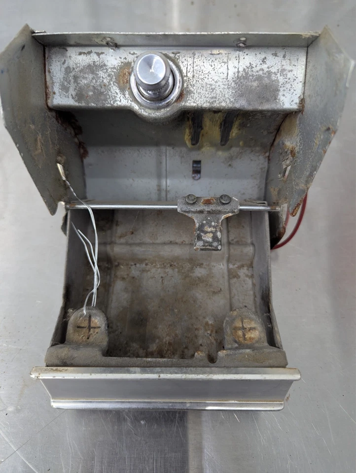 Bandeja de cenizas Plymouth Fury 1967 con encendedor Mopar Foto 1 de 4