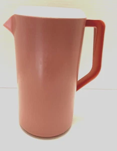 Rubbermaid Pitcher 2 1/4 Quart Dusty Pink with White Lid -2445 - VINTAGE - Picture 1 of 10