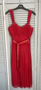 DAMEN NEXT ROT PLISSIERT BRUST, BINDEBAND TAILLE MIDI ÄRMELLOSES KLEID-GRÖSSE 10-NEU OHNE ETIKETT - Bild 1 von 24