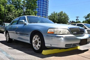 2007 Lincoln Town Car Signature - Picture 1 of 4