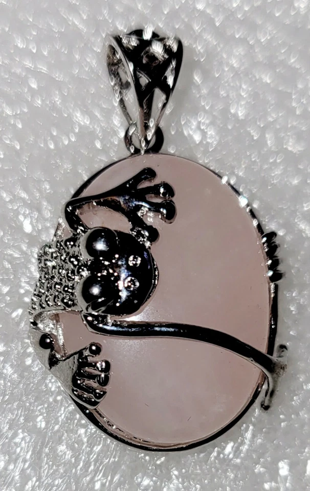 Adorable Colgante Rana Cristal Cuarzo Rosa En Ajuste Plateado... Foto 1 de 3