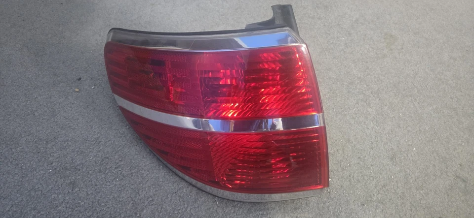 2007 2008 2009 2010 Saturn Outlook tail light left driver 07 08 09 10 Foto 1 de 1
