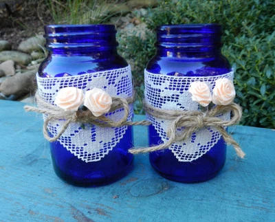 2 кобальтовые синие стеклянные бутылки винтажные кружевные потертые шикарные банки, новые!  Бесплатная доставка - Изображение 1 из 3