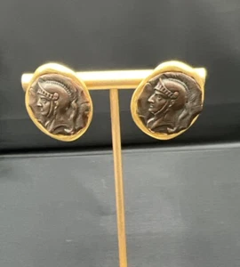 OHRRINGE hell rund goldfarben hinten braun römischer Soldat vorne Nieten cool! - Bild 1 von 5