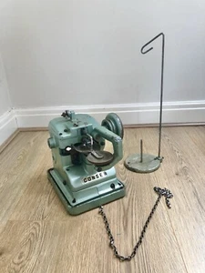 Consew Overseaming Sewing Machine For Fur, Leather, Neoprene, etc Vintage - Picture 1 of 11
