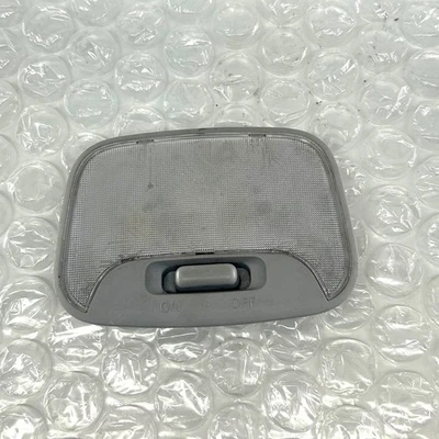 LÁMPARA DE LUZ DE CORTESÍA TECHO CENTRAL MITSUBISHI MONTERO SPORT K89W MK1 3.5 Foto 1 de 4