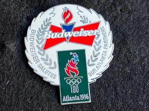 PIN PINS ENAMEL OLYMPIC GAME JO OLYMPIQUE BUDWEISER ATLANTA 1996 VERSION ARGENTE - Imagen 1 de 1