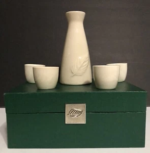 Sake Set, Porcelain 5-pc. - Picture 1 of 4