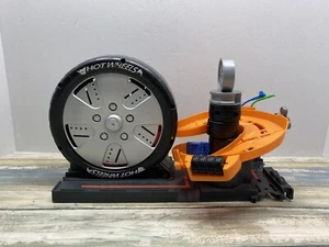 Hot Wheels City 2017 Super Spin Tire Shop for 1:64 Scale Track ~ ONLY - Picture 1 of 5