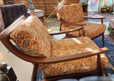 Par de sillones daneses de nogal de los años 50 Foto 1 de 4