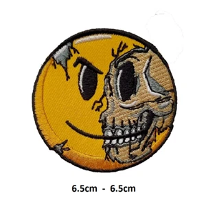 cracked smiley skull face emoji embroidery patch iron sew on goth badge biker - Foto 1 di 3