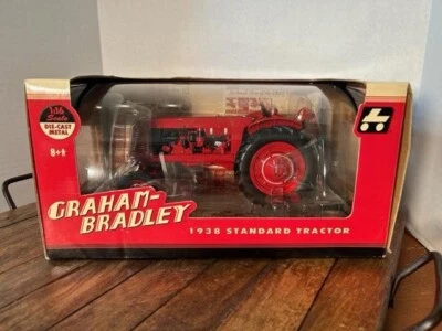 2004 ERTL GRAHAM-BRADLEY 1:16 SCALE 1938 WIDE FRONT END STANDARD TRACTOR (NRFB) - Image 1 of 4
