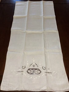 Vintage Off-White Linen Table Runner 33”x16” Cutwork & Embroidery Floral Design - Picture 1 of 3