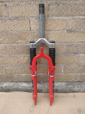 RST Mozo Comp MTB Suspension Forks 1 1/8" Threaded 176mm Steerer for 26" Wheels - Image 1 of 4