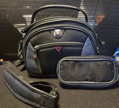 Bolso acolchado mediano para cámara Wenger Swiss Gear The Sherpa - negro Foto 1 de 4