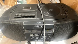 Sony CFD-V10 Portable AM/FM Stereo Radio CD Cassette Recordr Mega Bass BoomboxT7 - Picture 1 of 5