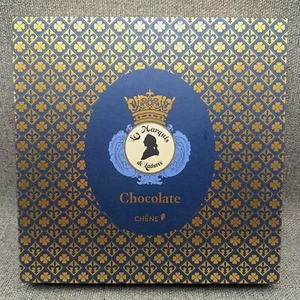 Les Marquis De Laduree - Chocolate - Chene - Hardback Cover Book - Bild 1 von 5