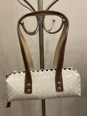 Bolso Cartera Nahui Ollin Blanco Hecho con Material Reciclado Doble Correa de Cuero Foto 1 de 4