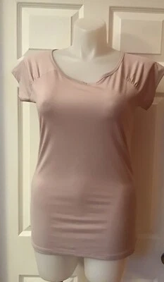 CAMISA GAP SPORTS BODY FIT MUJER CERRADURA ESPALDA, ELÁSTICA, TALLA L, COLOR ROSA RUBOR. Foto 1 de 4