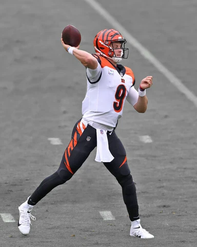 Cincinnati Bengals JOE BURROW Glossy 8x10 Photo Spotlight Print Poster Cover