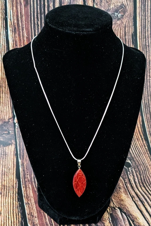 Collar de plata de ley rojo esponja coral lágrima y cadena serpiente Foto 1 de 4