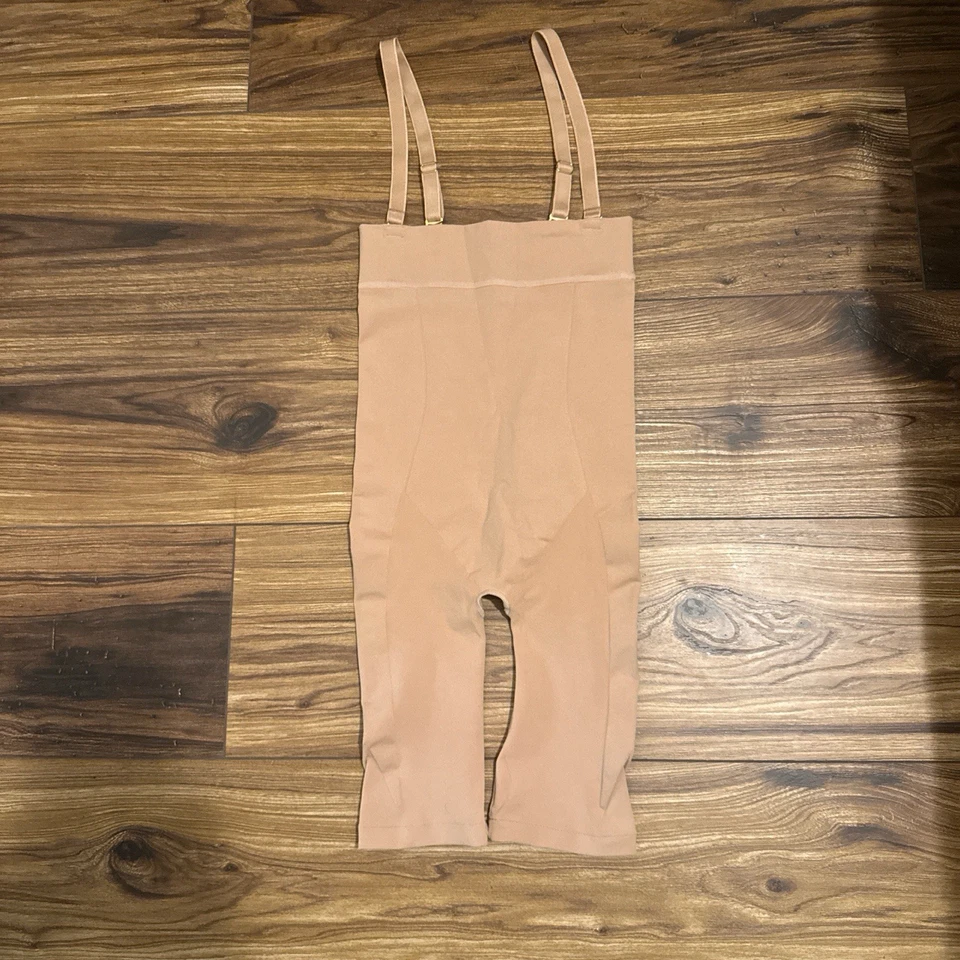 Corto modelador de cintura extra alta invisible Foto 1 de 4