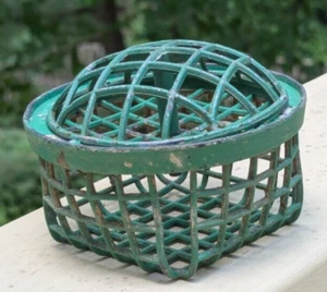 VINTAGE TWO DAZEY MFG CO. N.Y. FLOWER FROGS METAL CAGE METAL UMBRELLA CAGE GREEN - Picture 1 of 20