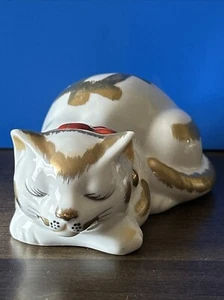 Kutani Sleeping Cat Porcelain Figurine Hand Painted In Japan Fast Shipping! - Picture 1 of 16