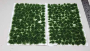 SEM - TU4DG-N - 4mm Dark Green - Natural Layout - Self-Adhesive Grass Tufts - Picture 1 of 2