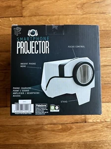 Paladone Smartphone Projector in Box Universal, Portable & Projects a 40" screen - Zdjęcie 1 z 7