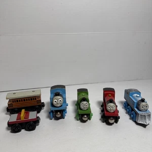 6 X Thomas The Train Wooden Magnetic Engines Carriages James - Tomy - Picture 1 of 10