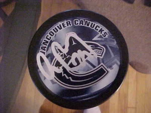 VANCOUVER CANUCKS AARON ROME SIGNED PUCK - Bild 1 von 1