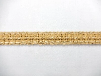 Cinta tejida GP & J BAKER.   Cremas doradas marfil.   22 yardas + 2".   T-068 Foto 1 de 4