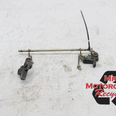 98 99 00 01 KAWASAKI CONCOURS 1000 ZG1000 OEM MONTAJE DE PESTILLO ASIENTO TRASERO B41D Foto 1 de 3