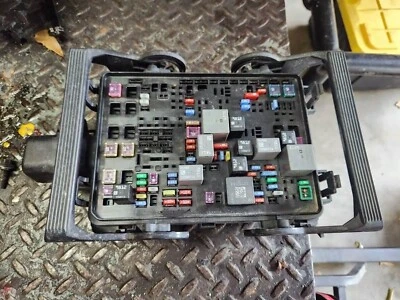 2015-2019 GMC Sierra 2500 3500 Pickup Engine Fuse Box Foto 1 de 4
