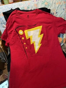 Shazam Original Captain Marvel T-Shirt, Kurzarm Herren Large - Bild 1 von 4