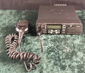Motorola XPR 4550 Digital VHF 136-174MHz Capacity AAM27JNH9LA1AN & Radio Head - Picture 1 of 11