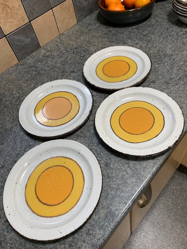 Midwinter Stonehenge "Sun"  8" Side plates x 4 - Image 1 of 4