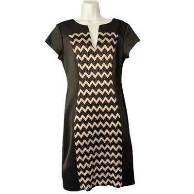 Vestido Connected Apparel para mujer negro patrón en zigzag cuello en V SS elegante y elegante Foto 1 de 4