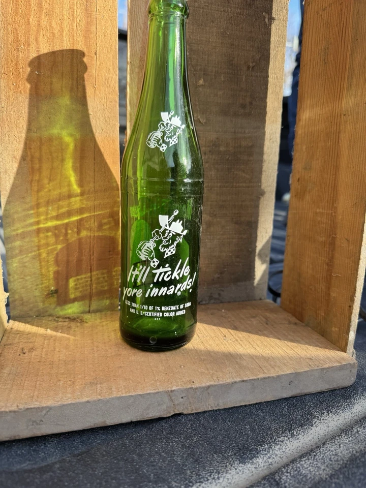 Botella Mountain Dew vintage de 10 oz en excelente estado. Fecha enero 1966. Foto 1 de 2