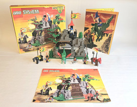 LEGO&reg;  6076 Dark Dragon&rsquo;s Den - Complete with Box, Tray, Instructions & Poster.