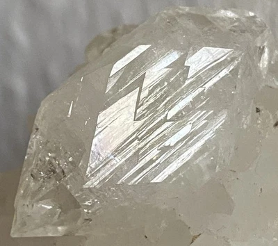 1 Kg EDELSTEIN Stalaktit mit klaren Apophyllit Quarzkristall SPIRITQUARZ Druse - Bild 1 von 4