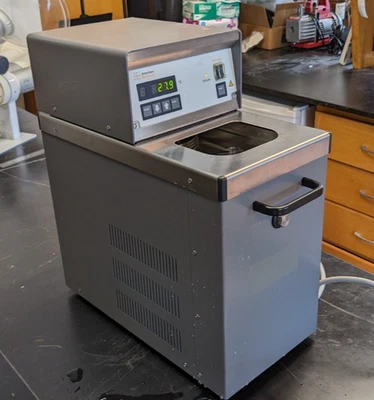 Enfriador de agua circulante Amersham MultiTemp III Thermo Haake garantizado Foto 1 de 4