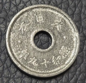 1944 Japan 5 Sen Coin - Picture 1 of 2
