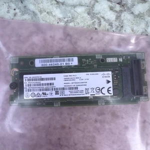 Cisco/micron 240GSATA M.2 SSD 800-46240-01 73-17926-05 w/ Adapter - Afbeelding 1 van 2