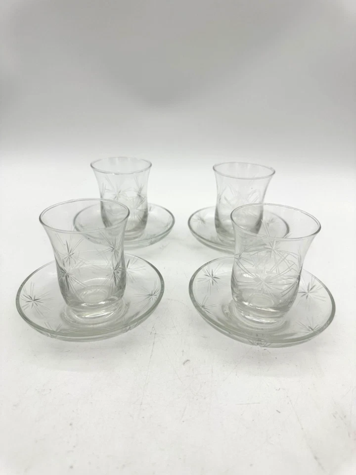 Juego de 4 tazas y platillos de cristal de té turco con diseño de vidrio grabado Foto 1 de 4