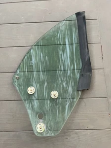 01-05 Eclipse Spyder Convertible quarter window glass driver side left side - Picture 1 of 3