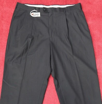 CALÇA FRONTAL PLISSADA LOUIS RAPHAEL MASCULINA TAMANHO- W40 X L29- ETIQUETA N°. 6014 - Imagem 1 de 4