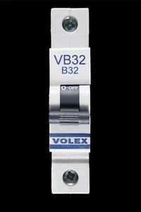 VOLEX 32 AMP CURVE B 6kA MCB CIRCUIT BREAKER VB32 BLACK CLIP - Picture 1 of 6